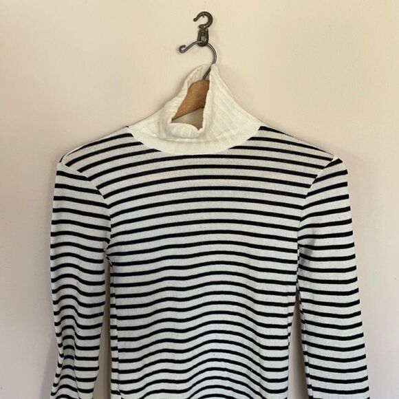 White and navy turtleneck Sweater Size S nautical - Picture 1 of 3